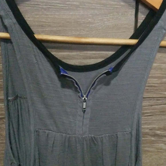 🔥 All $10 items 2/$15! / Flowy Tank Back Zip - Picture 4 of 5